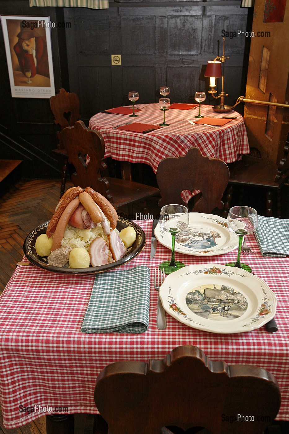 WINSTUB, RESTAURANT LAUKHAS, QUARTIER DE LA PETITE FRANCE, CATHEDRALE DE STRASBOURG, STRASBOURG, BAS RHIN (67), ALSACE, FRANCE, EUROPE 