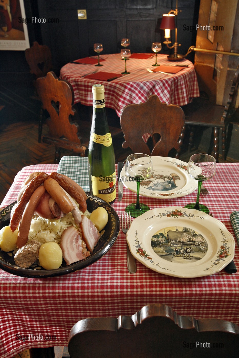 WINSTUB, RESTAURANT LAUKHAS, QUARTIER DE LA PETITE FRANCE, STRASBOURG, BAS RHIN (67), ALSACE, FRANCE, EUROPE 