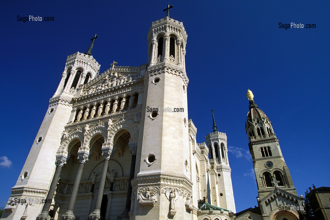 EXTERIEUR DE LA BASILIQUE DE FOURVIERE, LYON, RHONE (69), FRANCE 
