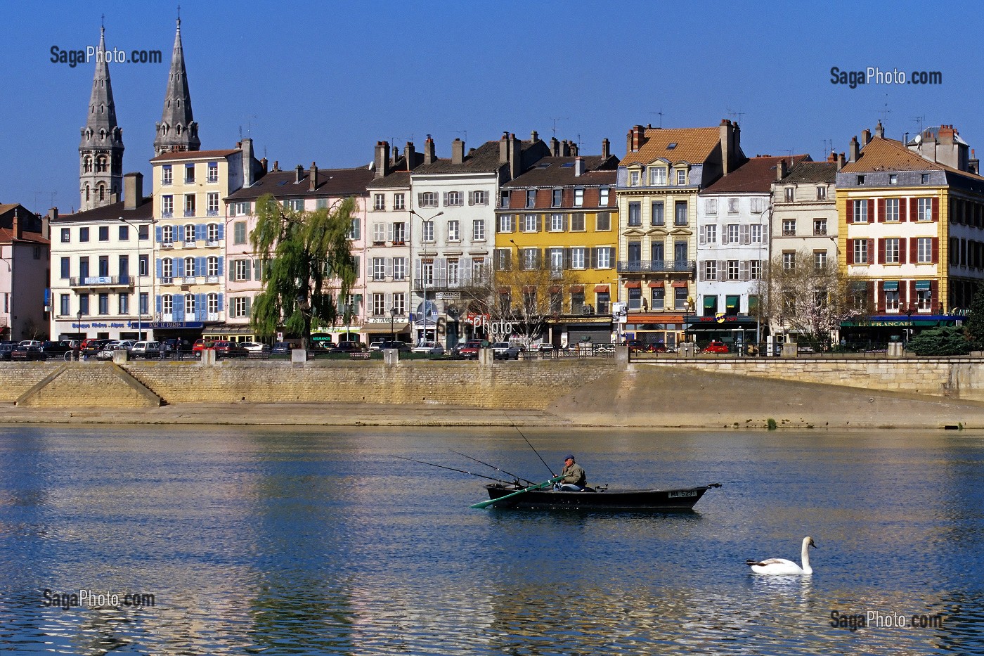 LA SAONE DEVANT LA VILLE DE MACON, SAONE-ET-LOIRE (71), FRANCE 