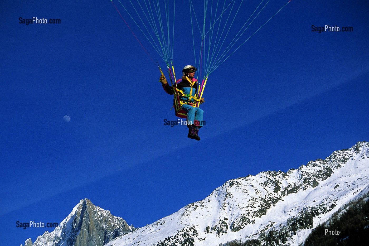PARAPENTE ET MONTAGNE, CHAMONIX MASSIF DES DRUS, HAUTE-SAVOIE (74), FRANCE 