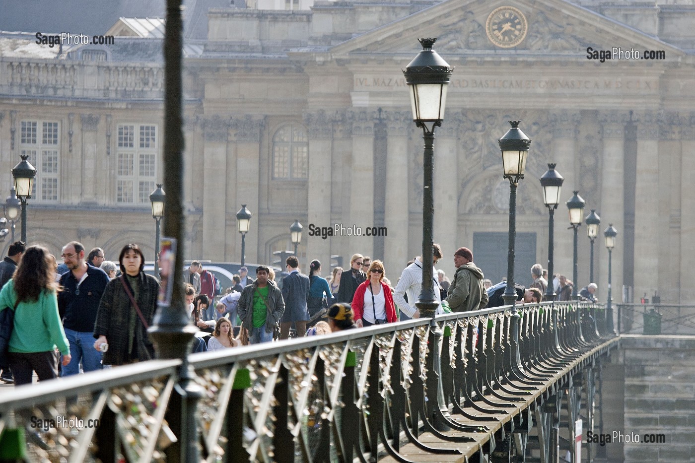 LE PONT DES ARTS, PARIS, FRANCE