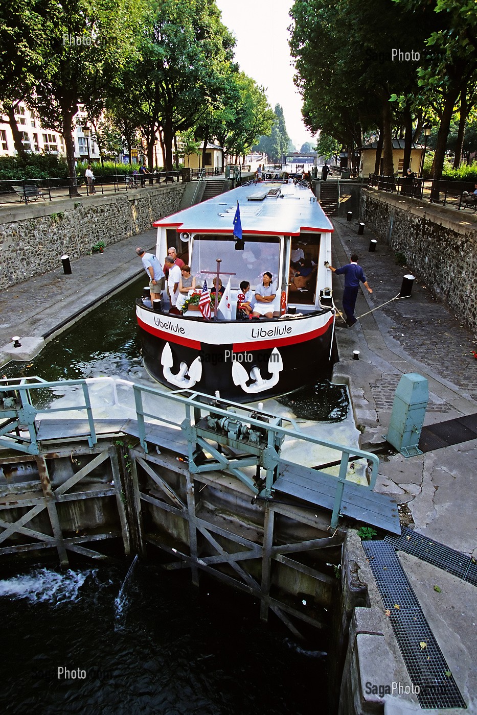PENICHE AU CANAL ST MARTIN, PARIS (75), FRANCE 