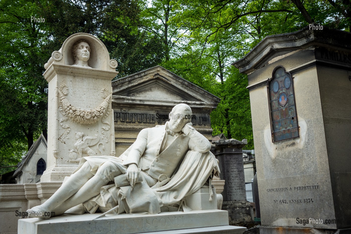 GISANT DE LA SEPULTURE DE L'ARCHITECTE LOUIS VISCONTI, CIMETIERE DU PERE-LACHAISE, PARIS 20 EME ARRONDISSEMENT, FRANCE 