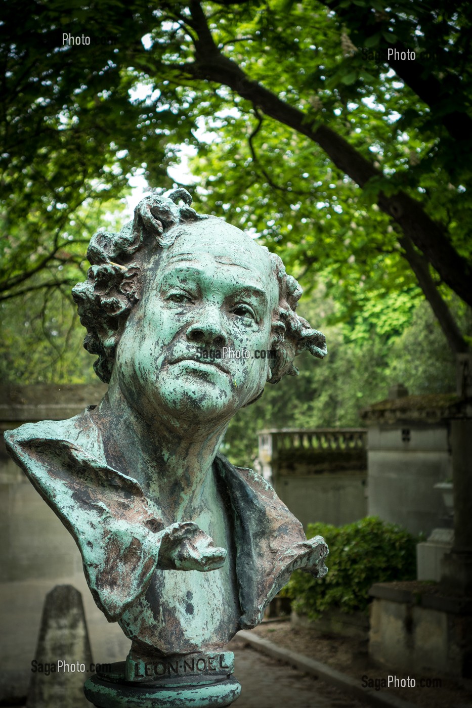 BUSTE DU COMEDIEN LEON NOEL, CIMETIERE DU PERE-LACHAISE, PARIS 20 EME ARRONDISSEMENT, FRANCE 