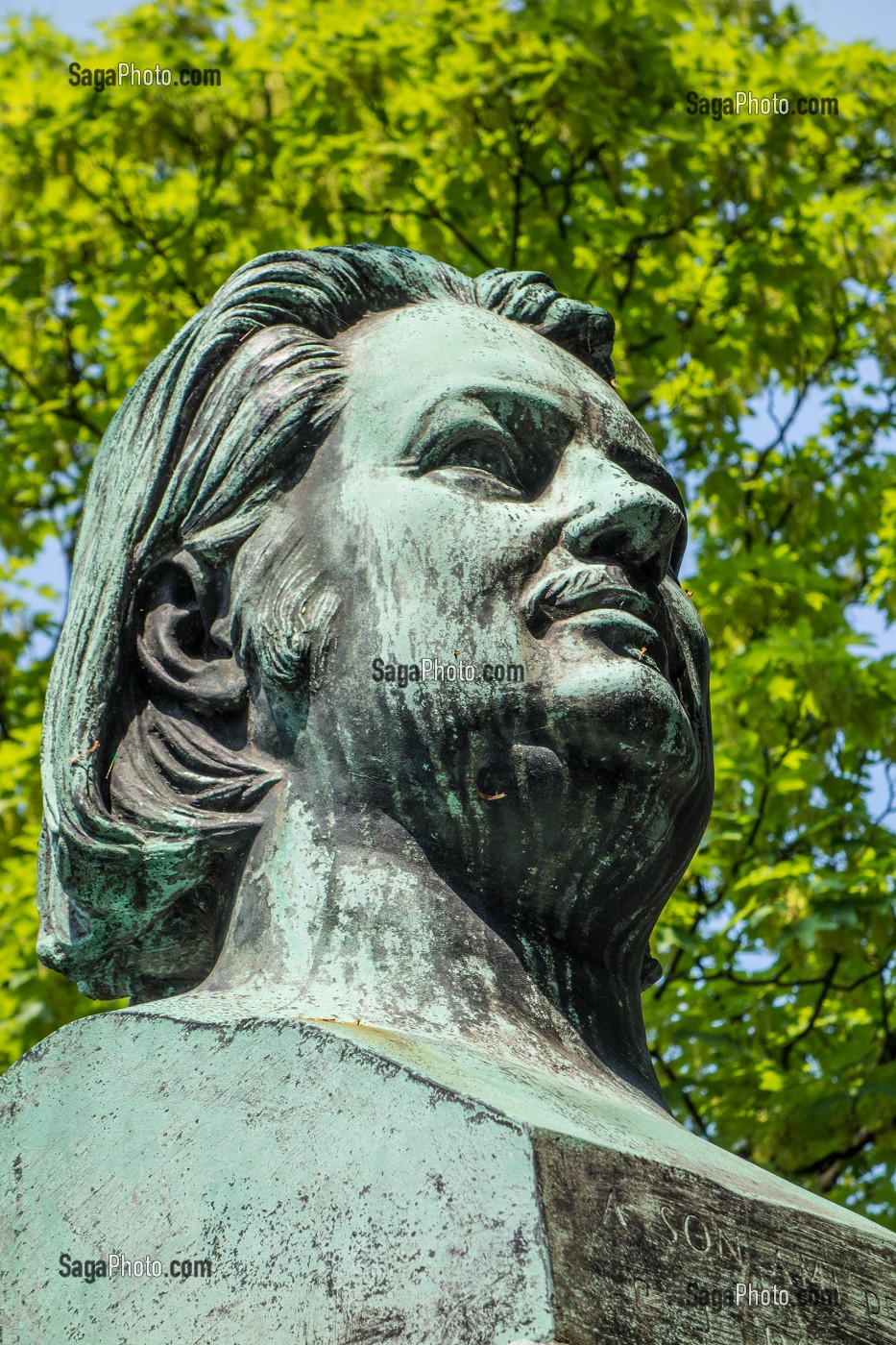 BUSTE EN BRONZE SUR LA SEPULTURE DE HONORE DE BALZAC, CIMETIERE DU PERE-LACHAISE, PARIS 20 EME ARRONDISSEMENT, FRANCE 