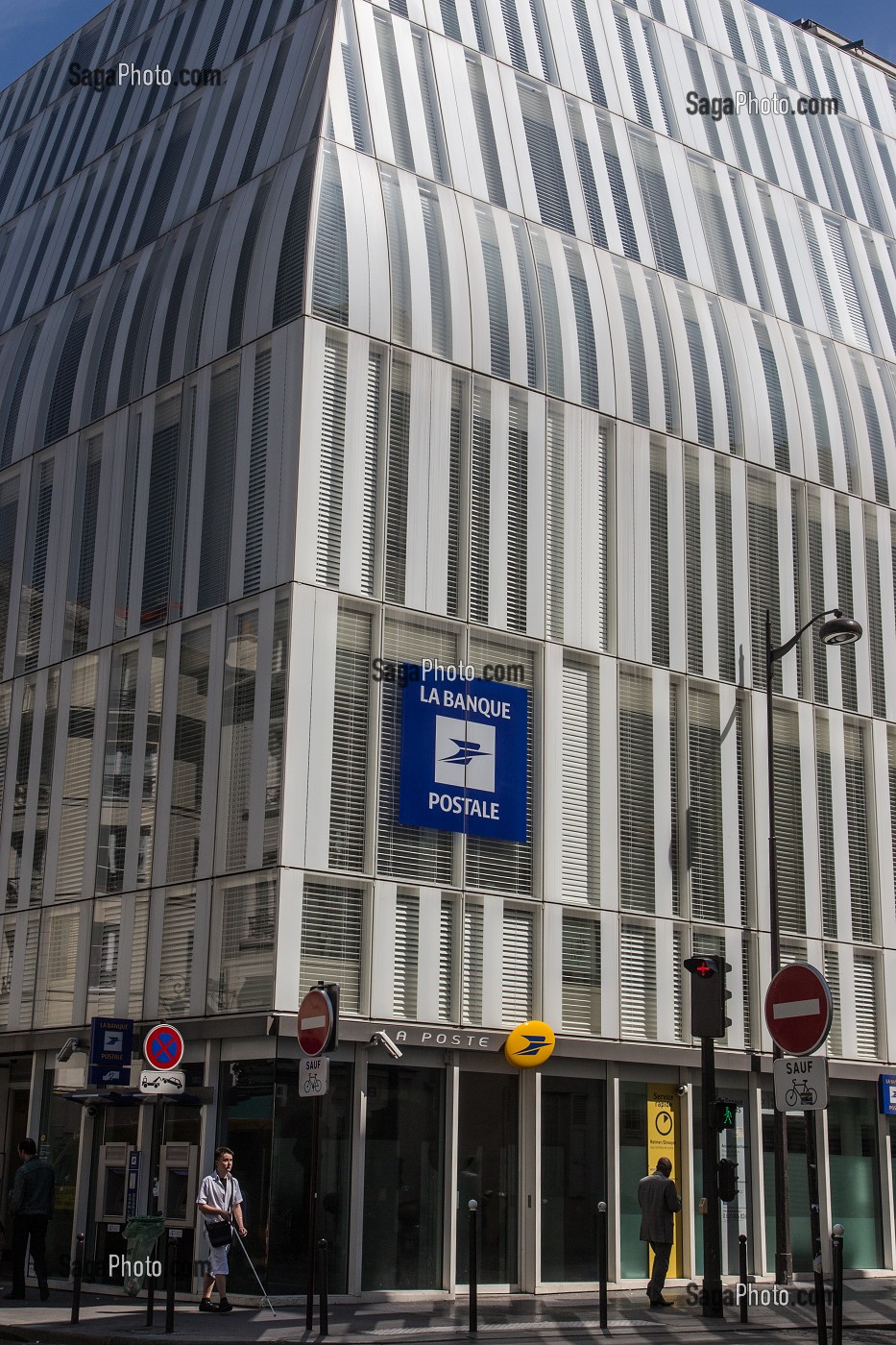 LA BANQUE POSTALE, LA POSTE, RUE DE SEVRES, PARIS 6EME, FRANCE 
