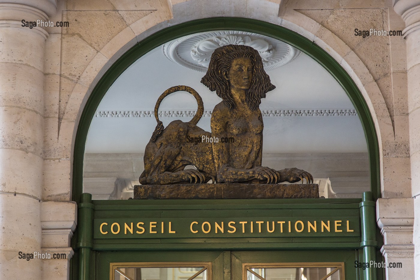 ENTREE DU CONSEIL CONSTITUTIONNEL SOUS LES ARCADES DU PALAIS ROYAL, RUE DE MONTPENSIER, 1ER ARRONDISSEMENT, PARIS, FRANCE 