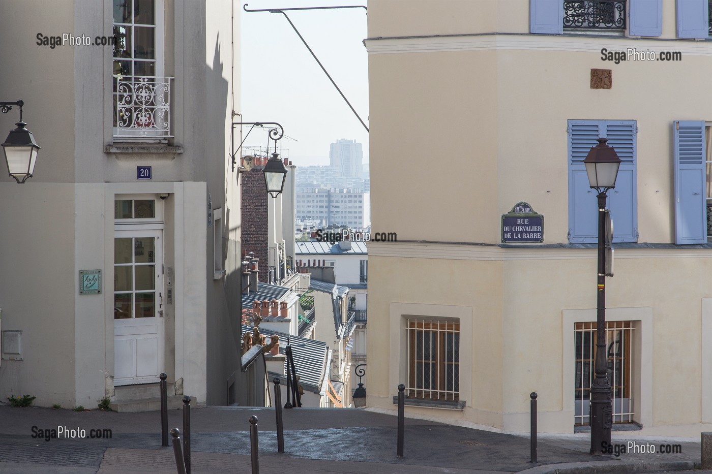 IMMEUBLES D'HABITATION, PASSAGE COTTIN ET RUE DU CHEVALLIER DE LA BARRE, 18 EME ARRONDISSEMENT, PARIS, FRANCE 