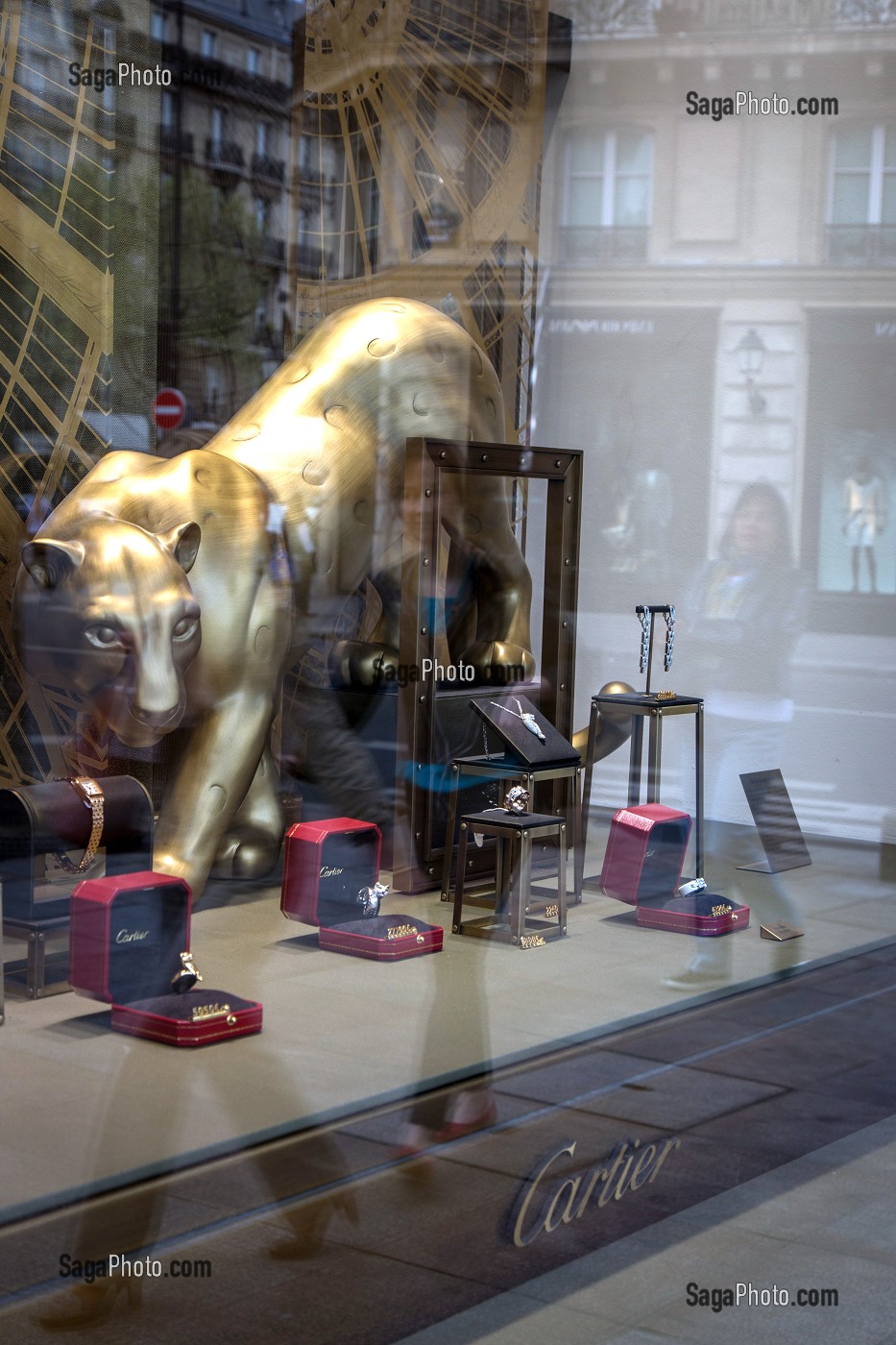 MAGASIN DE MONTRES ET BIJOUX DE LUXE CARTIER, PLACE DE SAINT-GERMAIN-DES PRES, 6EME ARRONDISSEMENT, PARIS, FRANCE 