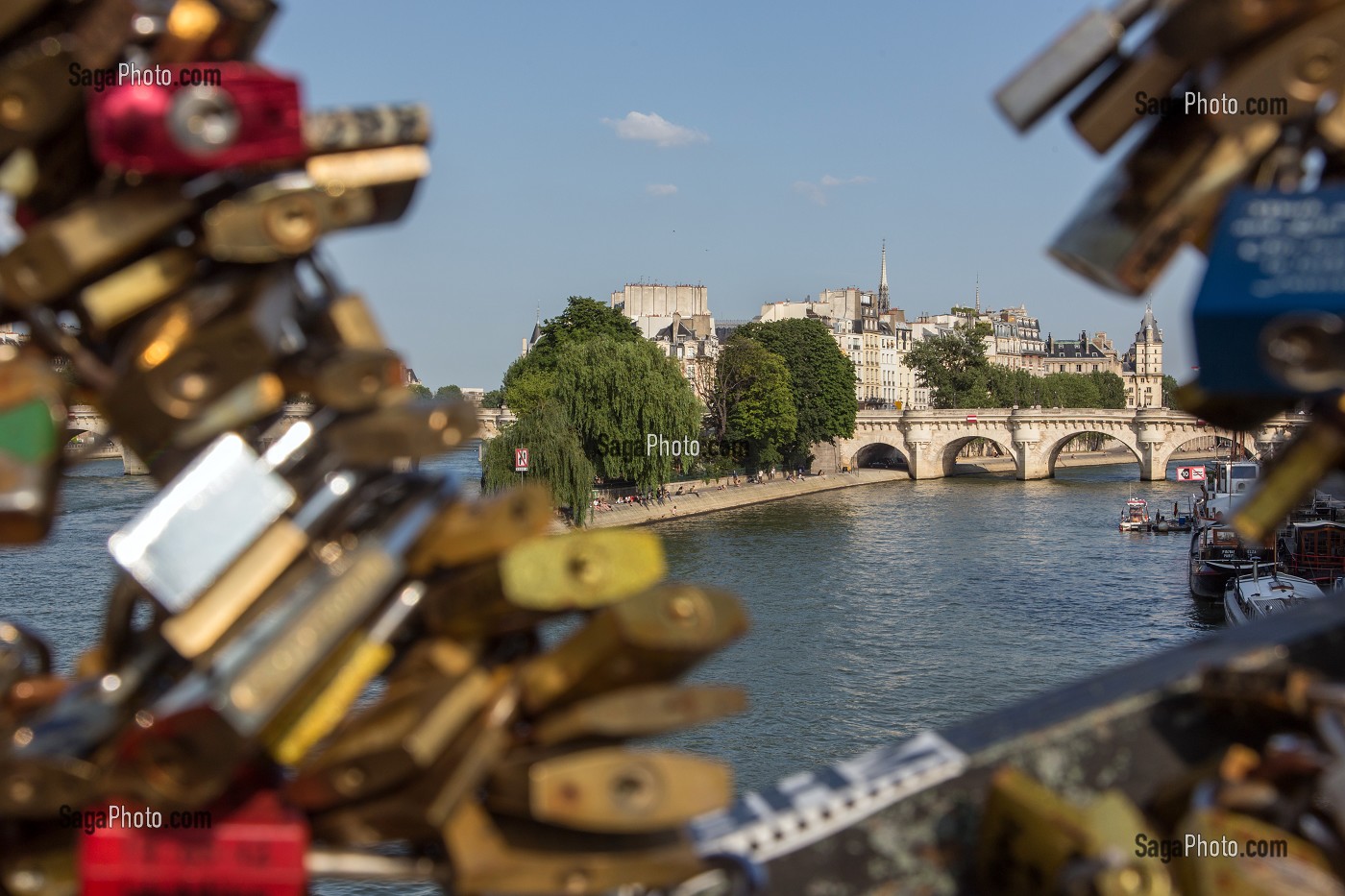 L'ILE DE LA CITE AVEC LE PONT NEUF ET LE SQUARE DU VERT GALANT, LES CADENAS DU PONT DES ARTS, QUAI DU LOUVRE, PARIS (75), FRANCE 