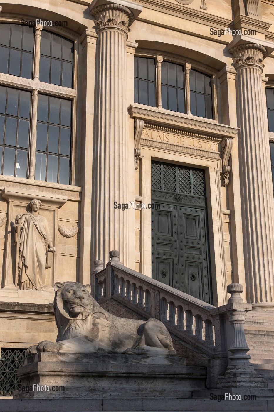 FACADE DU PALAIS DE JUSTICE SUR L'ILE DE LA CITE, PARIS (75), FRANCE 