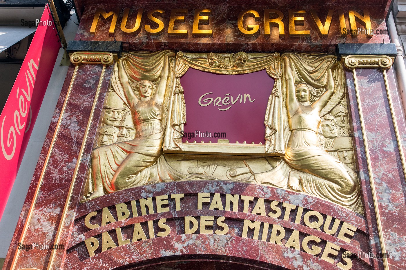 FACADE DE L'ENTREE DU MUSEE GREVIN, CABINET FANTASTIQUE ET PALAIS DES MIRAGES (CIRES), FONDE PAR ARTHUR MEYER, BOULEVARD MONTMARTRE, PARIS (75), FRANCE 