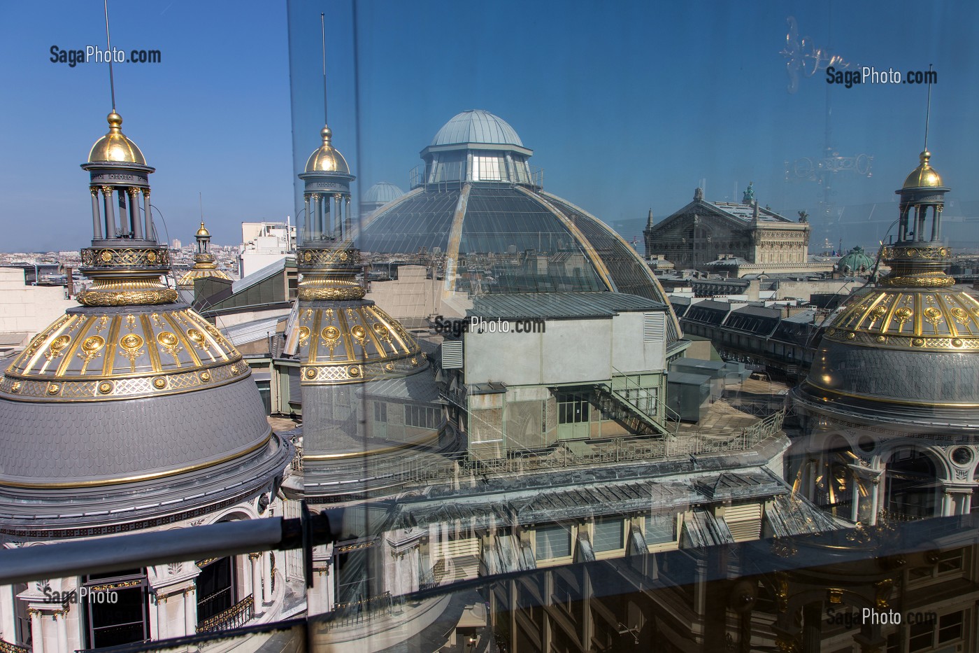 VUE SUR LES TOITS DE PARIS DEPUIS LA TERRASSE DU PRINTEMPS, PANORAMA SUR LA VILLE, LES GRANDS MAGASINS, PARIS (75), FRANCE 