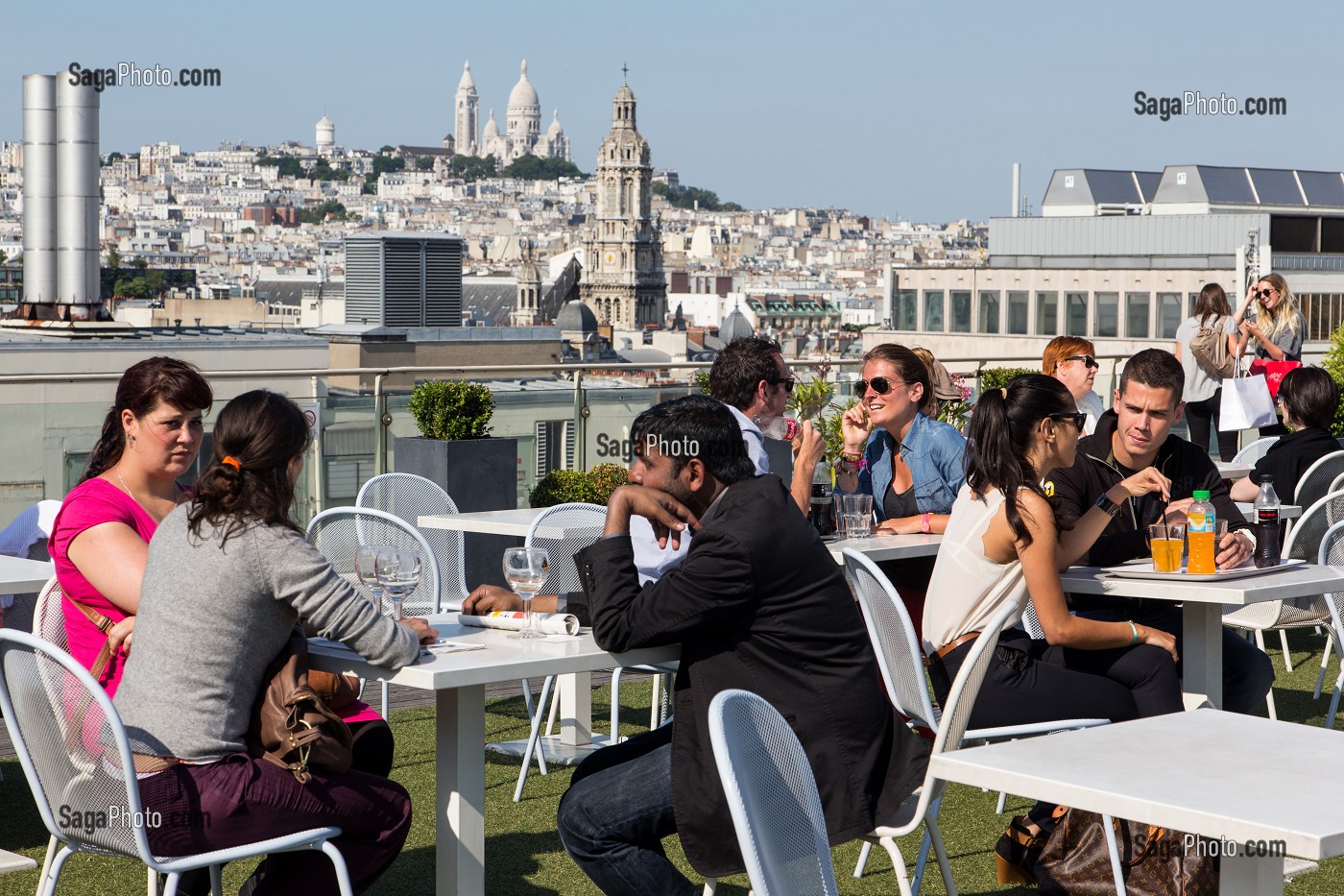 TERRASSE SUR LES TOITS DE PARIS DU PRINTEMPS, PANORAMA SUR LA VILLE, LES GRANDS MAGASINS, PARIS (75), FRANCE 