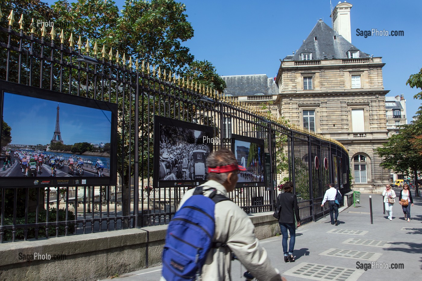 EXPOSITION PHOTOGRAPHIQUE SUR LES GRILLES DU JARDIN DU LUXEMBOURG, PARIS (75), FRANCE 