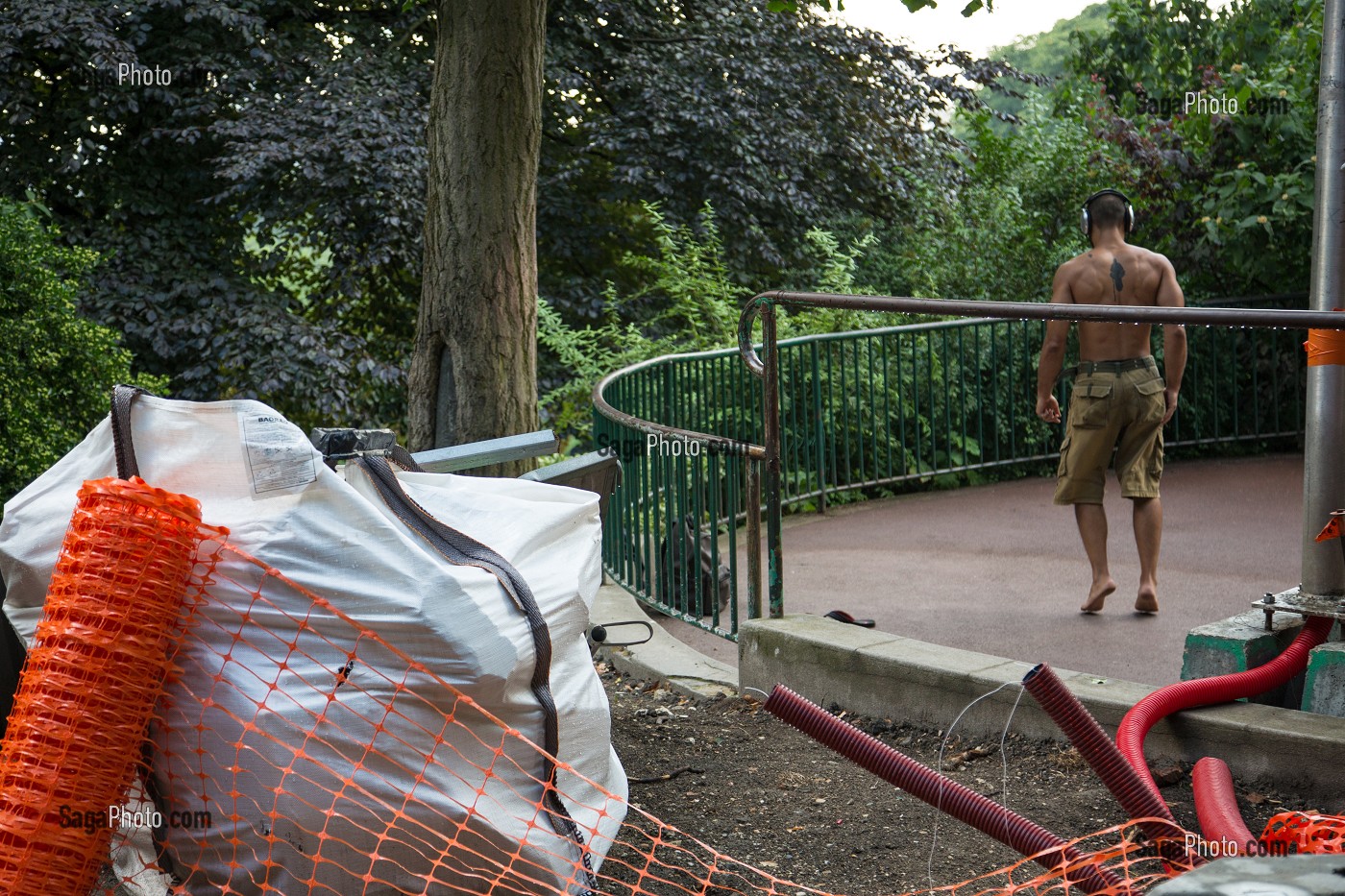 TRAVAUX DE RENOVATION DU PARC DES BUTTES CHAUMONT CREE EN 1867 POUR L'EXPOSITION UNIVERSELLE, PARIS (75), FRANCE 