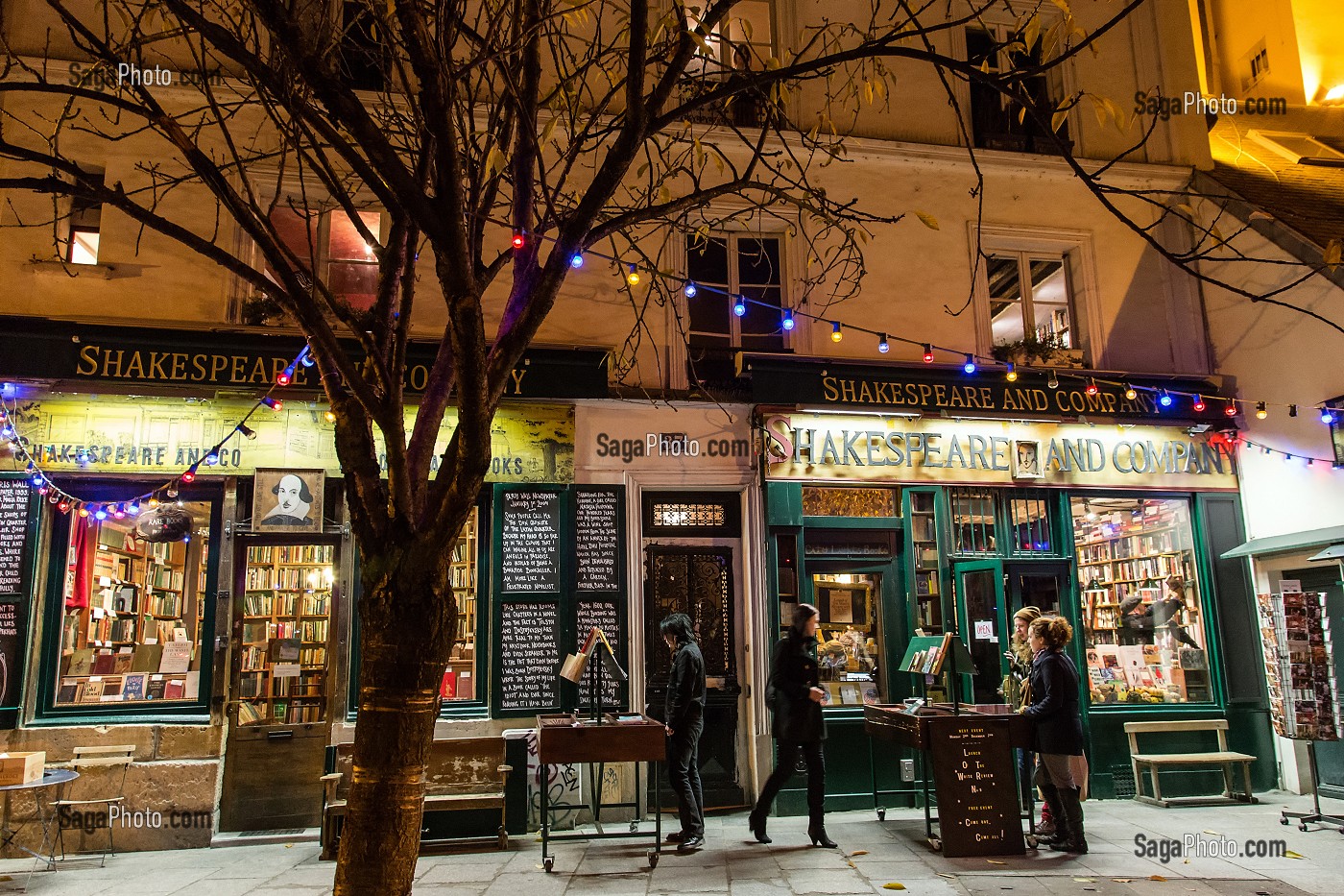 LIBRAIRIE SHAKESPEARE AND COMPANY, QUAI SAINT-MICHEL, 5 EME, PARIS LA NUIT, FRANCE 