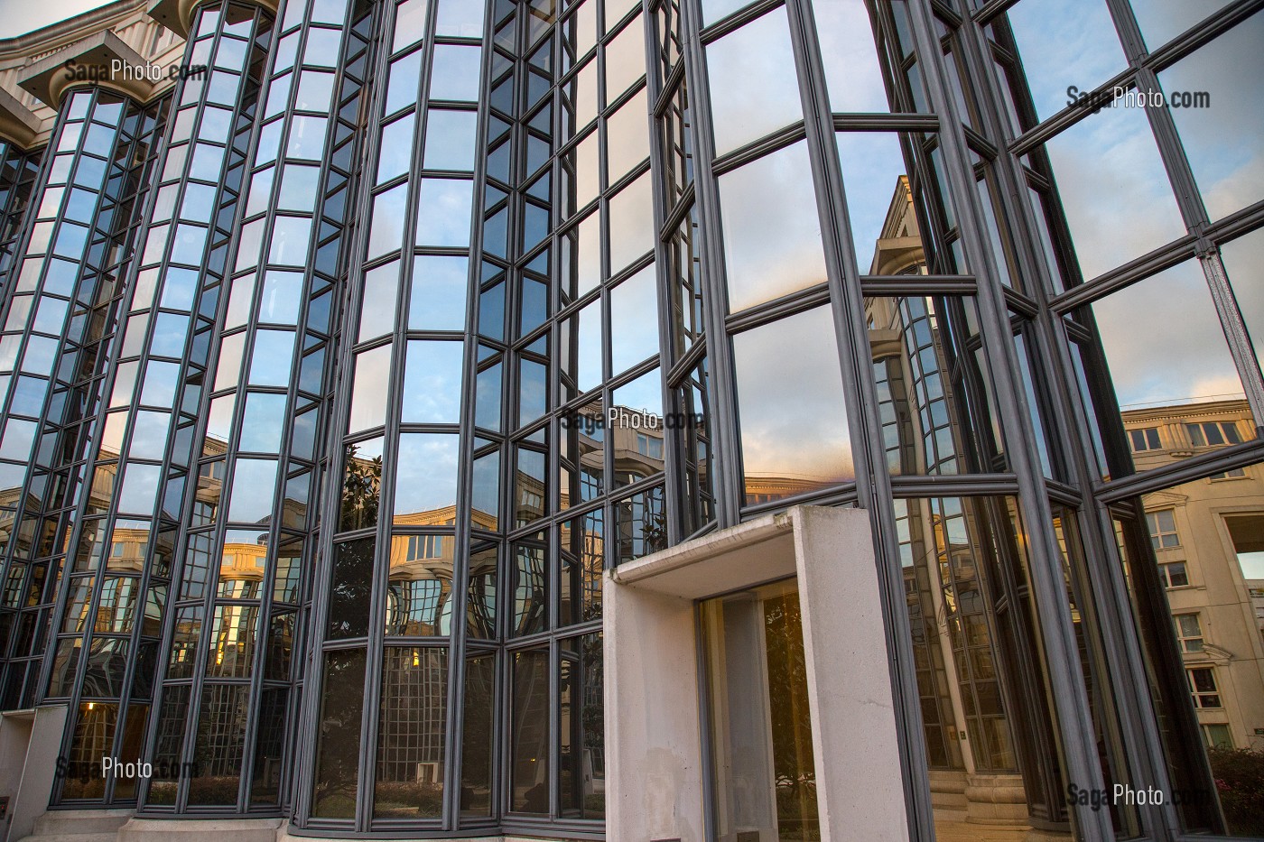 IMMEUBLE DE LA PLACE DE LA CATALOGNE CONSTRUIT PAR L'ARCHITECTE RICARDO BOFILL, PARIS 14 EME, FRANCE 