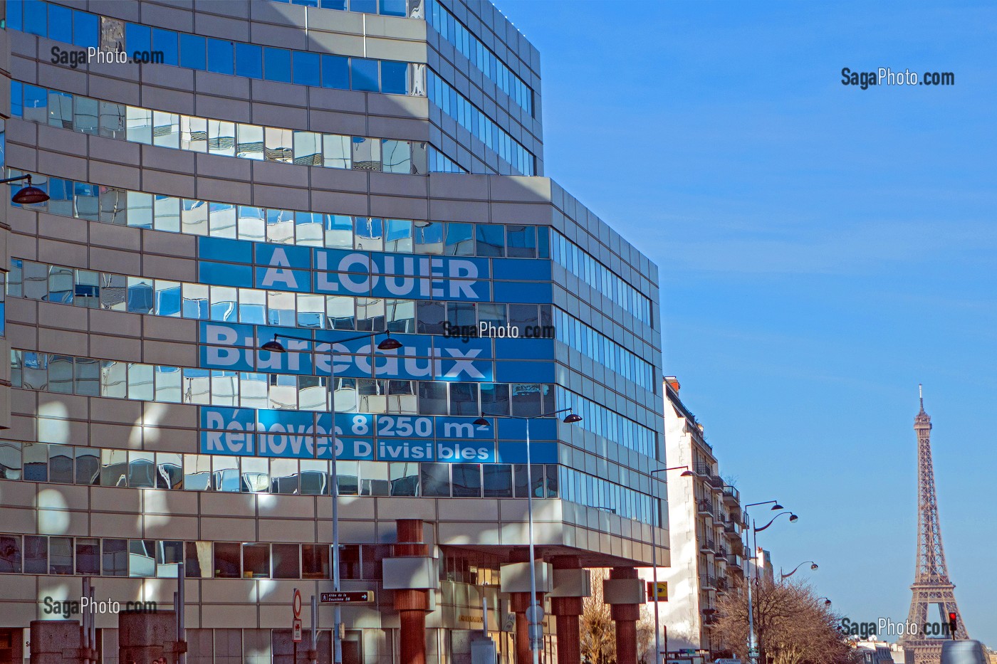 LOCATION D'IMMEUBLES DE BUREAUX RENOVES, A LOUER IMMOBILIER D'ENTREPRISE, BOULEVARD PASTEUR AVEC VUE SUR LA TOUR EIFFEL, PARIS (75), FRANCE 