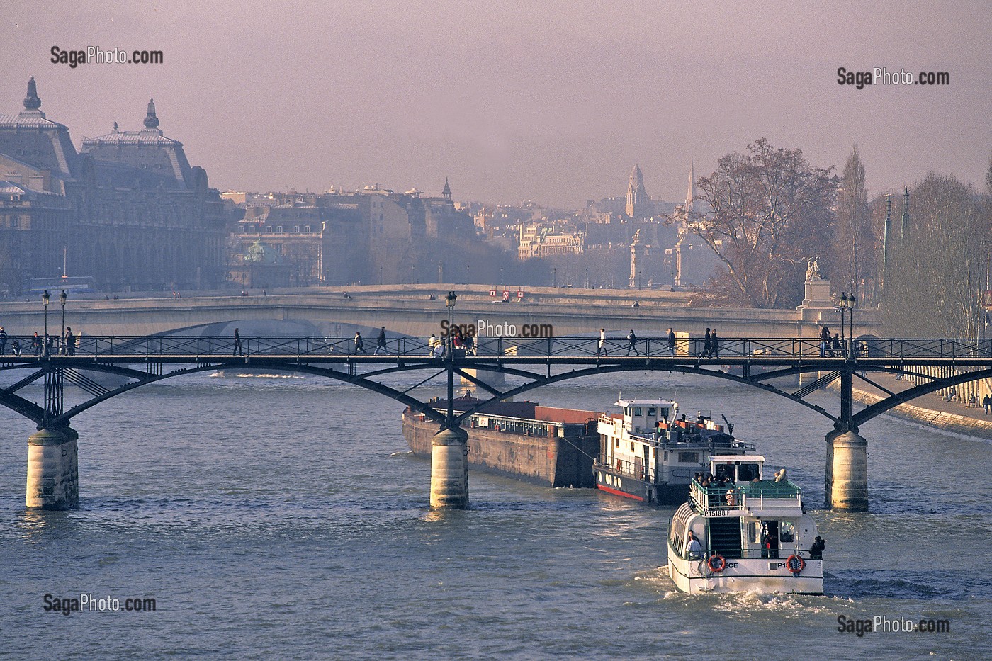 PONT DES ARTS SUR LA SEINE, PARIS, 6 EME ARRONDISSEMENT, PARIS (75), FRANCE 