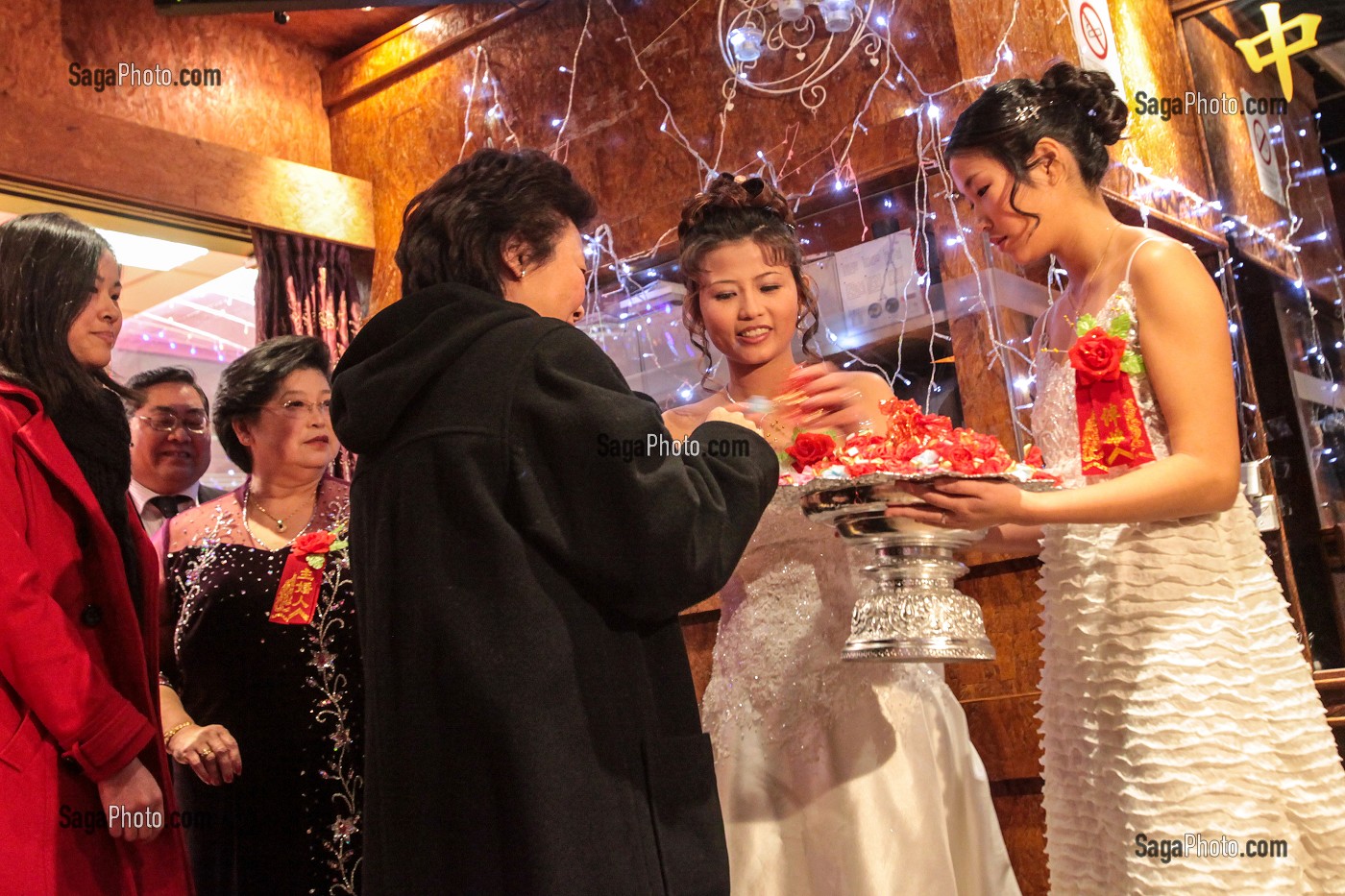 CEREMONIE DE MARIAGE TRADITIONNELLE CHINOISE, RECEPTION DES INVITES PAR LA FAMILLE, PARIS (75), 13 EME ARRONDISSEMENT 