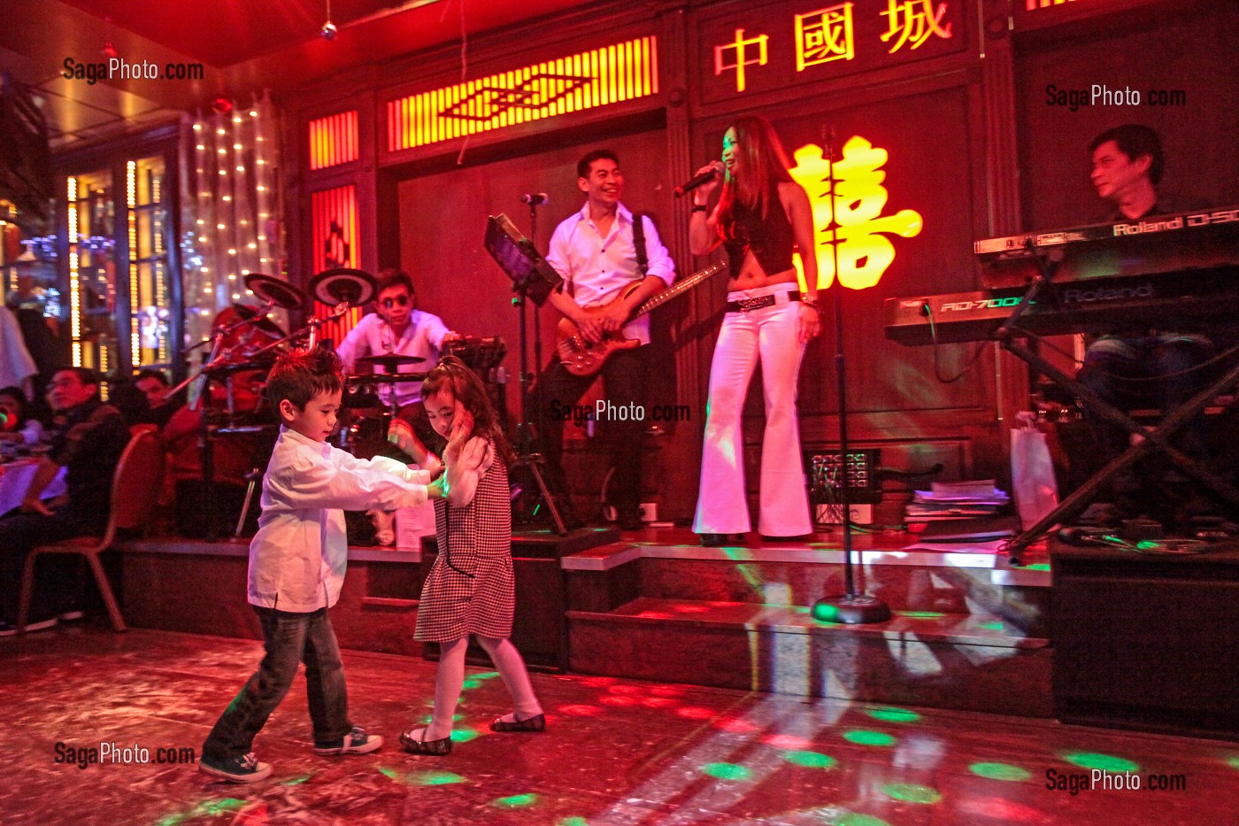 RESTAURANT, SALLE DE SPECTACLE, KARAOKE, CHINA TOWN OLYMPIADES, PARIS (75), 13 EME ARRONDISSEMENT 