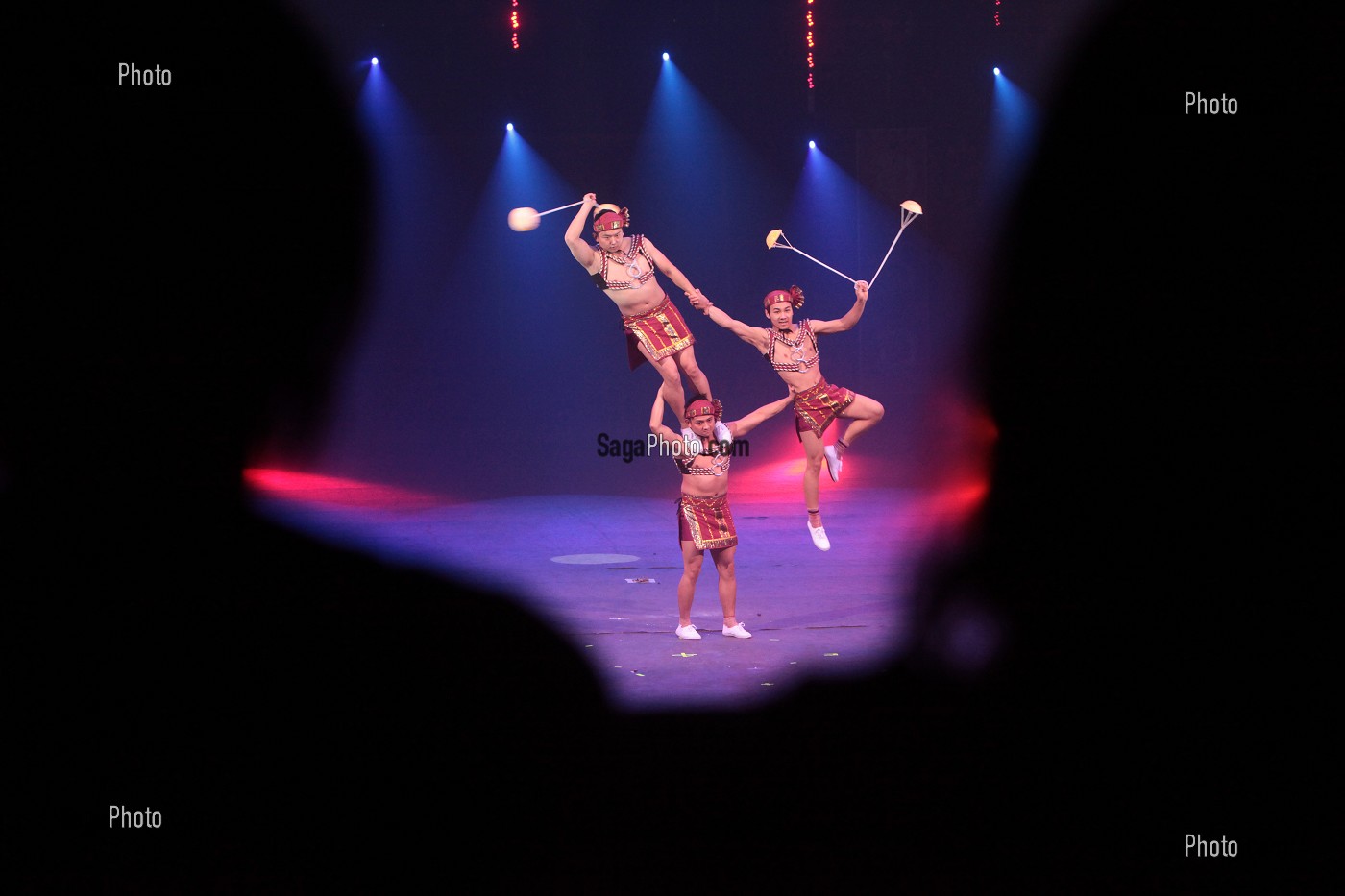 TROUPE D'ARTISTES CHINOIS, CIRQUE PHENIX, PELOUSE DE REUILLY, PARIS 12 EME ARRONDISSEMENT 