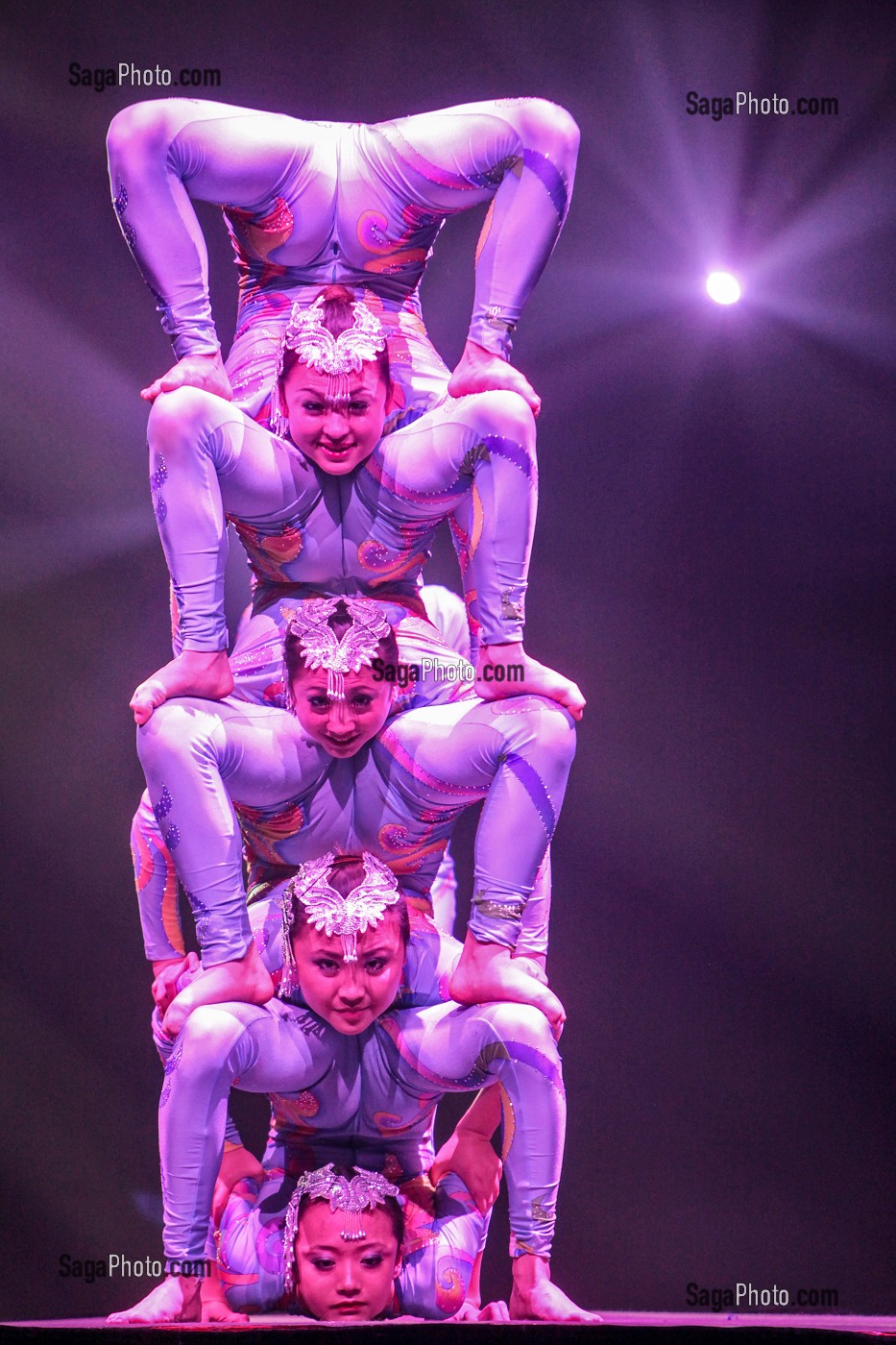 TROUPE D'ARTISTES CHINOIS, CIRQUE PHENIX, PELOUSE DE REUILLY, PARIS 12 EME ARRONDISSEMENT 