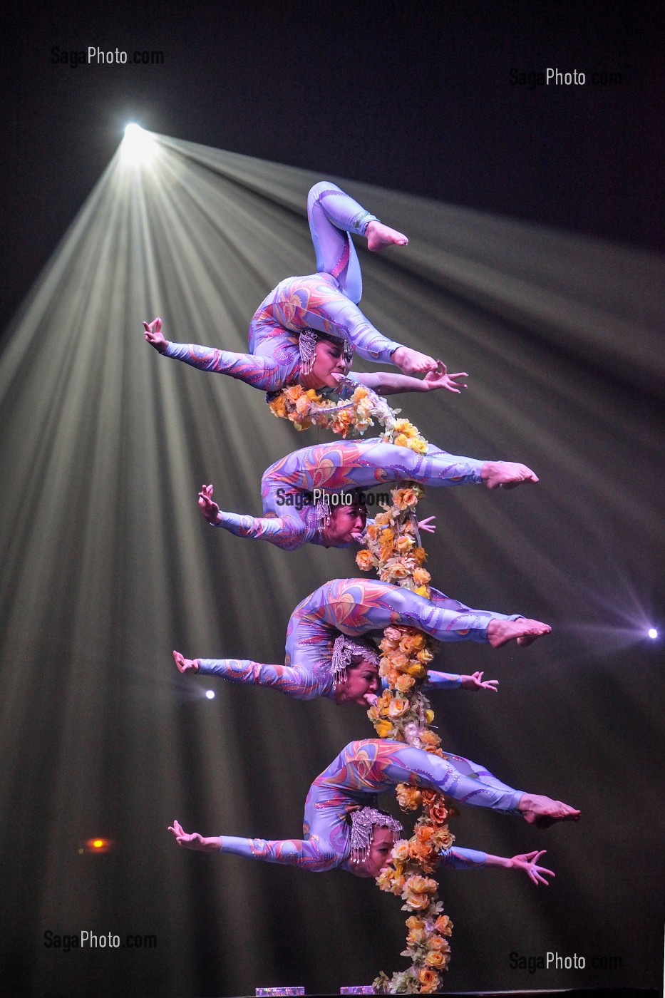 TROUPE D'ARTISTES CHINOIS, CIRQUE PHENIX, PELOUSE DE REUILLY, PARIS 12 EME ARRONDISSEMENT 