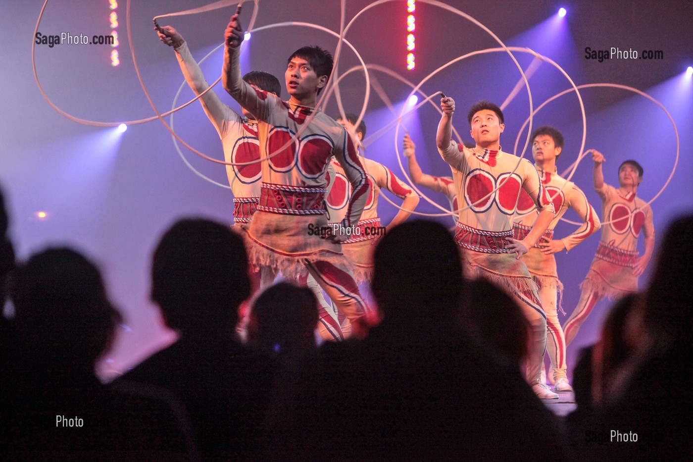 TROUPE D'ARTISTES CHINOIS, CIRQUE PHENIX, PELOUSE DE REUILLY, PARIS 12 EME ARRONDISSEMENT 