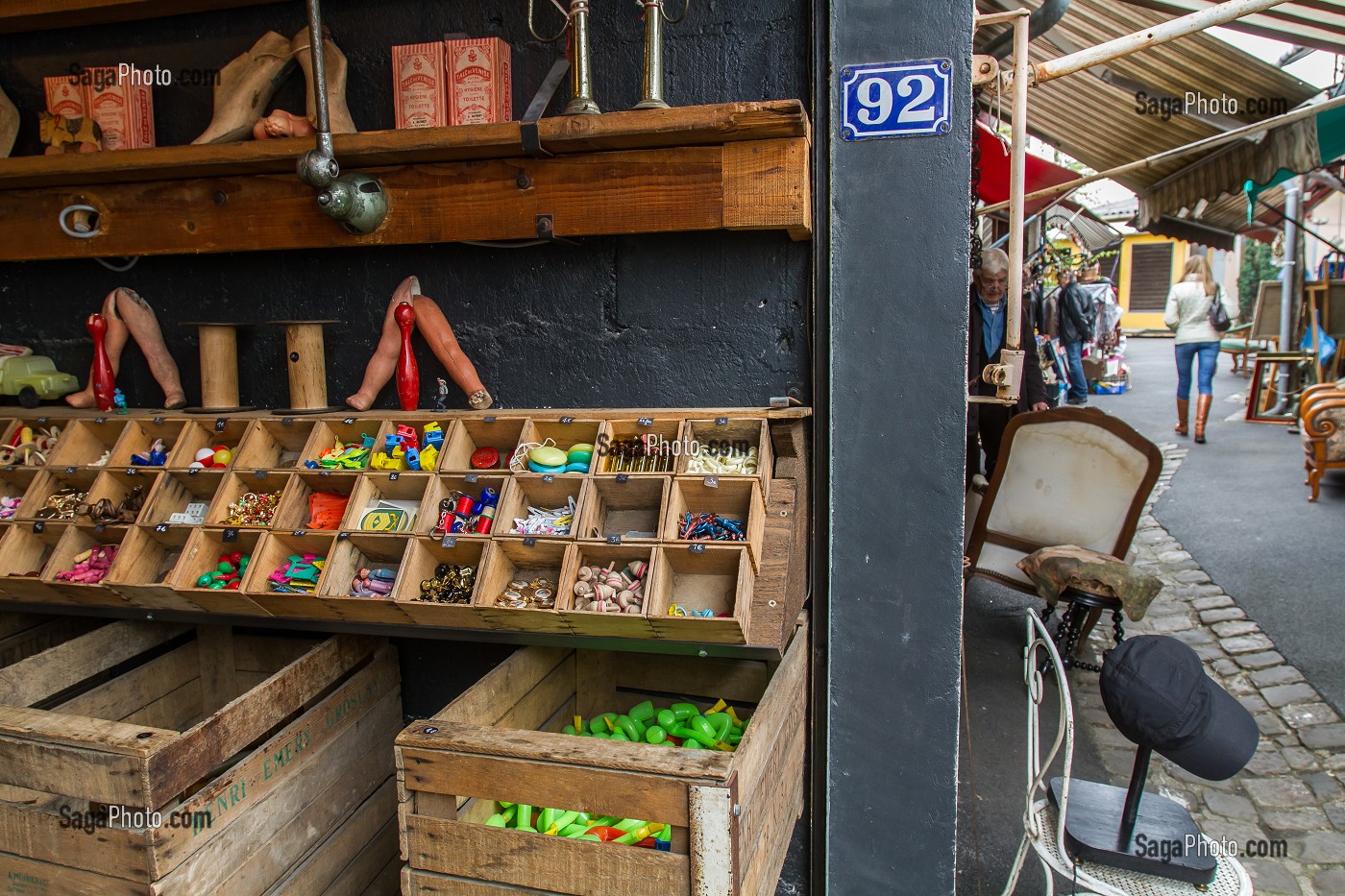 MARCHE AUX PUCES, MARCHE VERNAISON, SAINT-OUEN, SEINE-SAINT-DENIS, FRANCE 