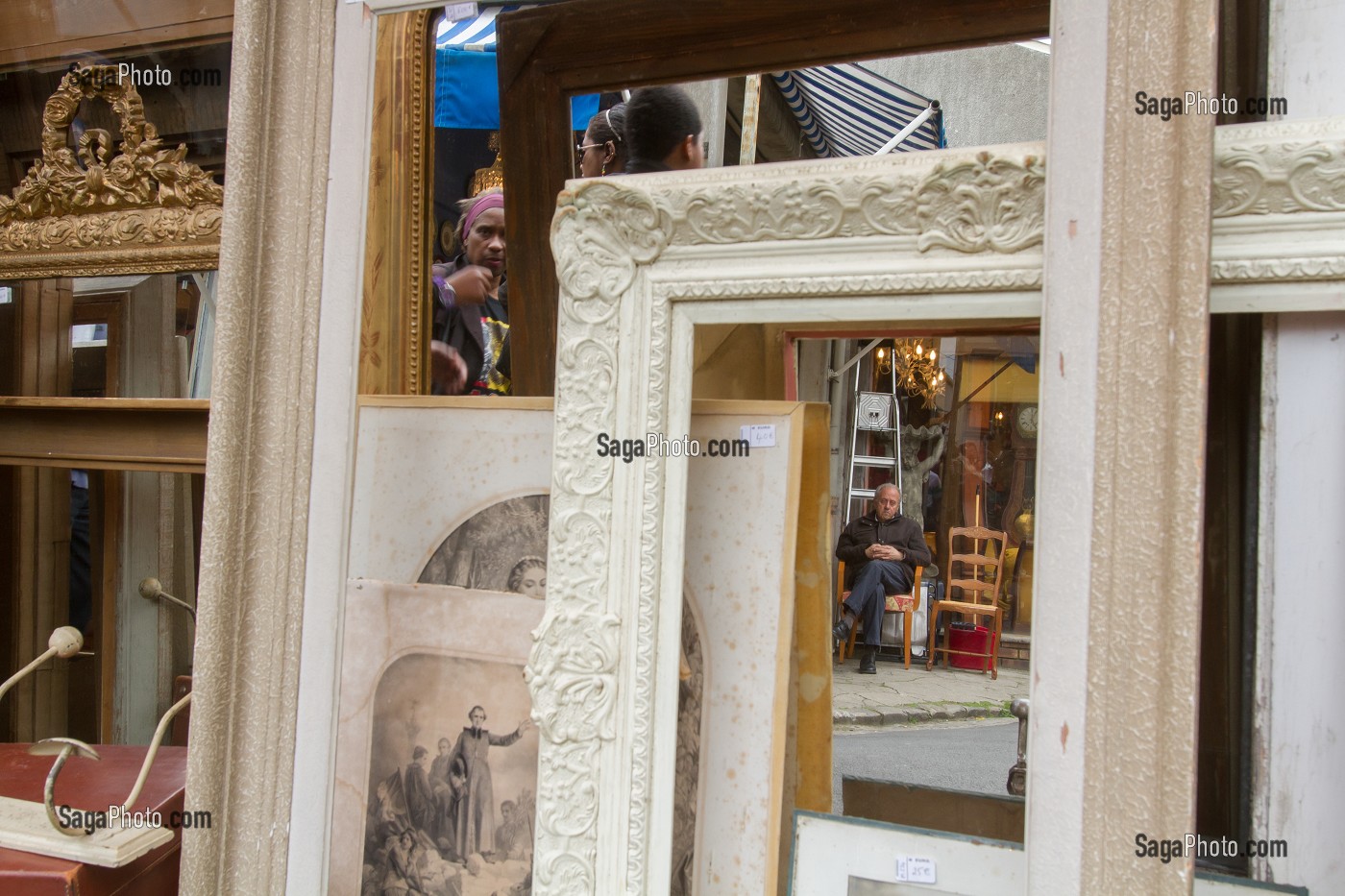 MARCHE AUX PUCES, MARCHE VERNAISON, SAINT-OUEN, SEINE-SAINT-DENIS, FRANCE 