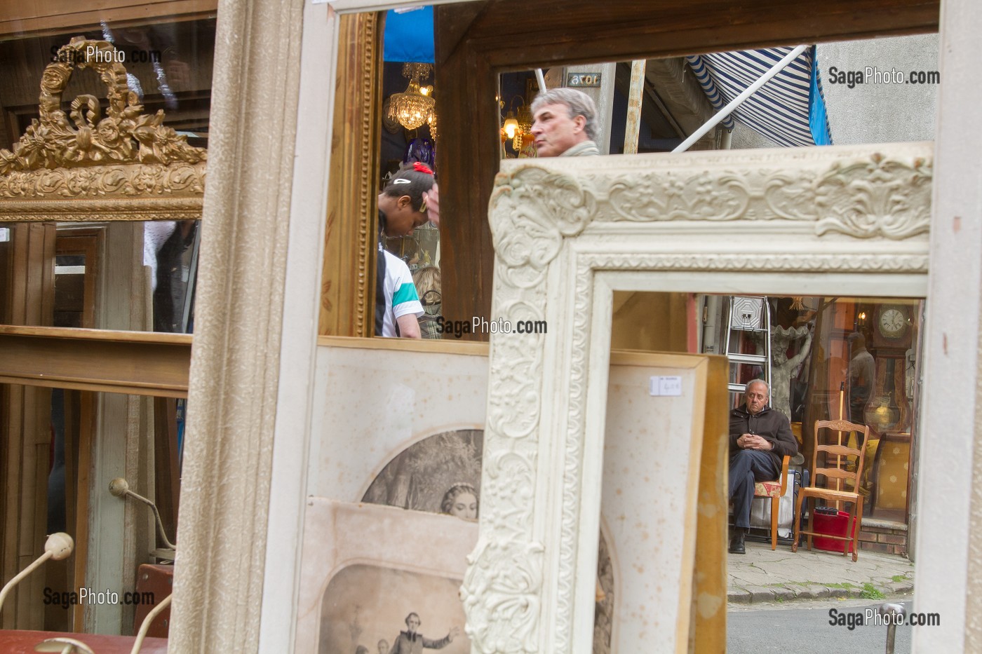 MARCHE AUX PUCES, MARCHE VERNAISON, SAINT-OUEN, SEINE-SAINT-DENIS, FRANCE 