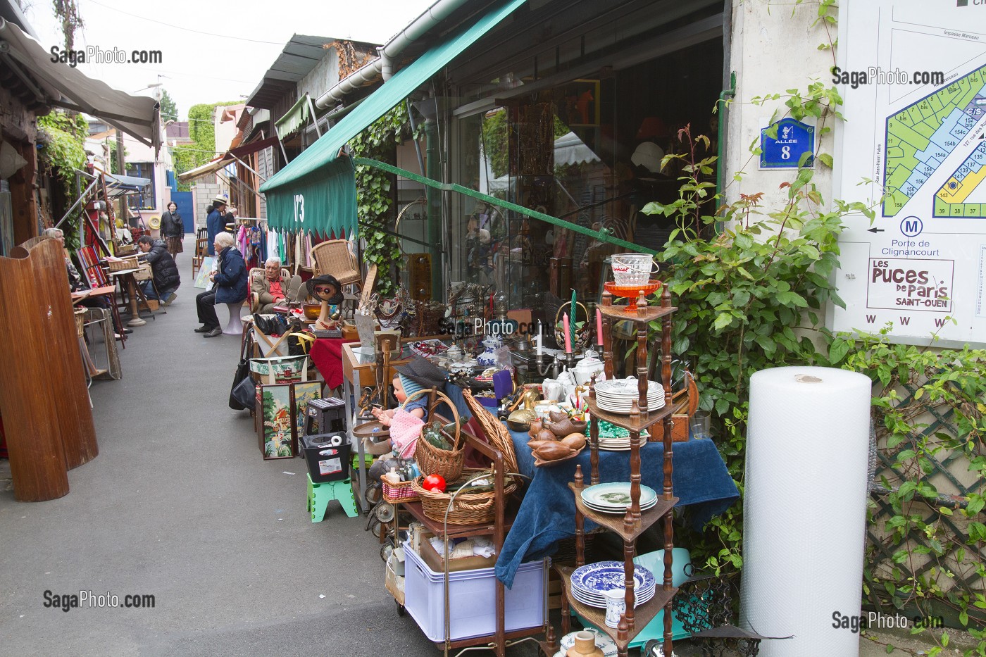 MARCHE AUX PUCES, MARCHE VERNAISON, SAINT-OUEN, SEINE-SAINT-DENIS, FRANCE 