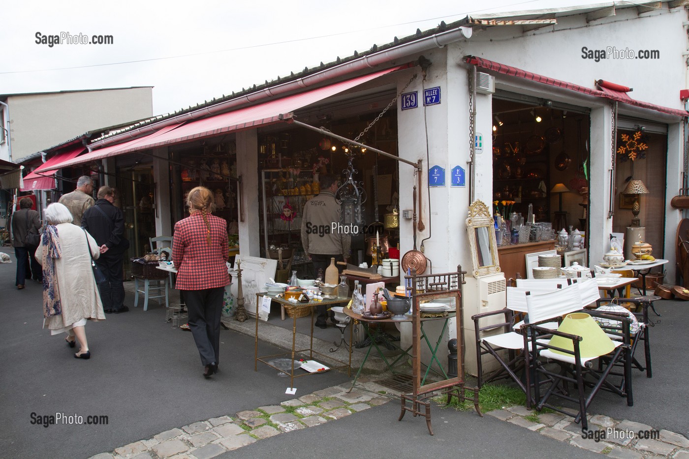 MARCHE AUX PUCES, MARCHE VERNAISON, SAINT-OUEN, SEINE-SAINT-DENIS, FRANCE 