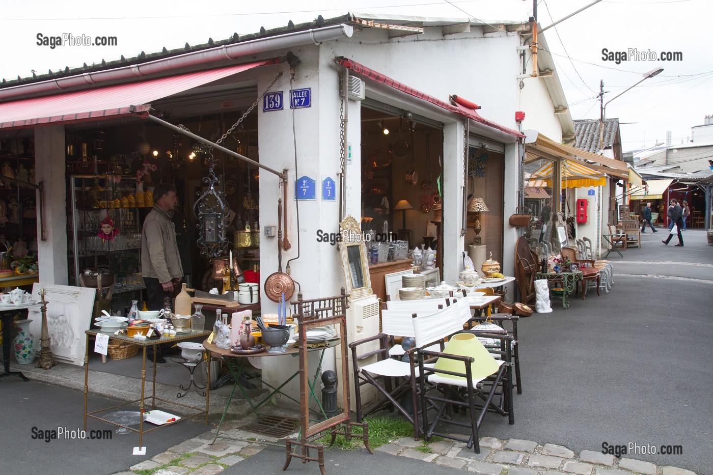 MARCHE AUX PUCES, MARCHE VERNAISON, SAINT-OUEN, SEINE-SAINT-DENIS, FRANCE 