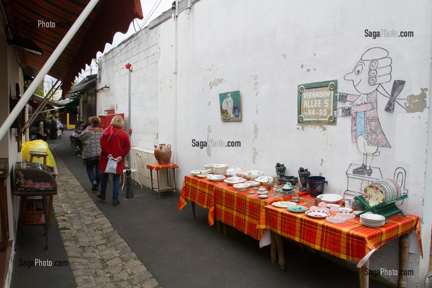 MARCHE AUX PUCES, MARCHE VERNAISON, SAINT-OUEN, SEINE-SAINT-DENIS, FRANCE 