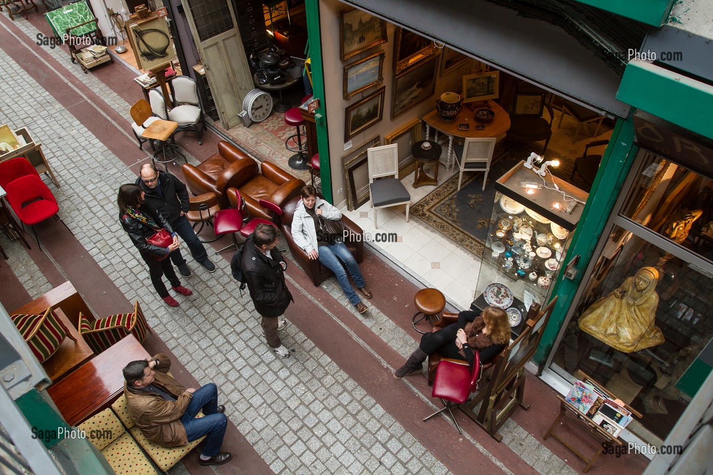 MARCHE AUX PUCES, MARCHE DAUPHINE, SAINT-OUEN, SEINE-SAINT-DENIS, FRANCE 