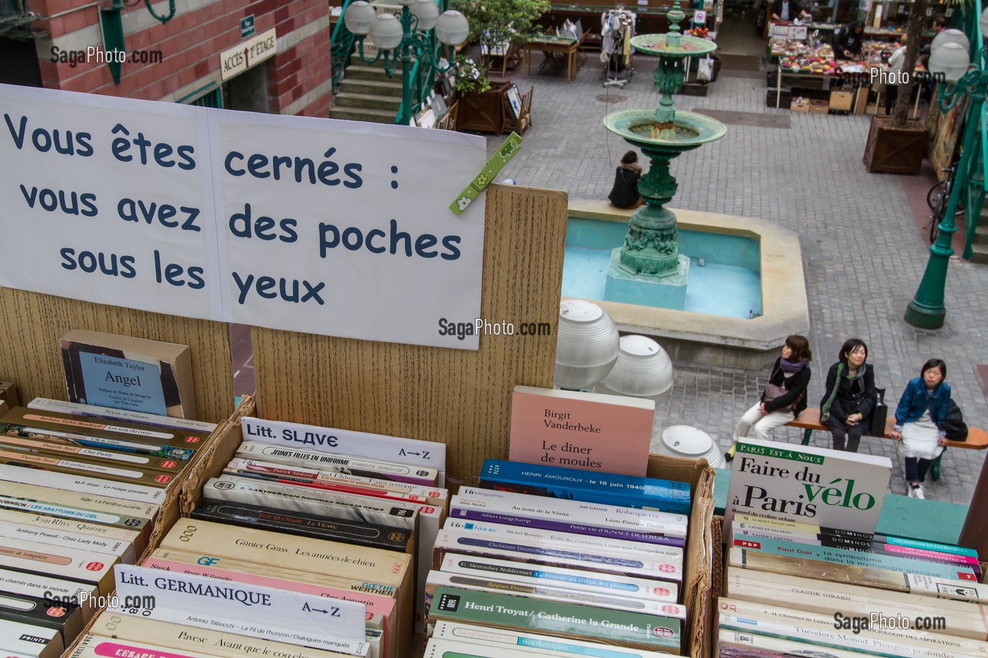 MARCHE AUX PUCES, MARCHE DAUPHINE, SAINT-OUEN, SEINE-SAINT-DENIS, FRANCE 
