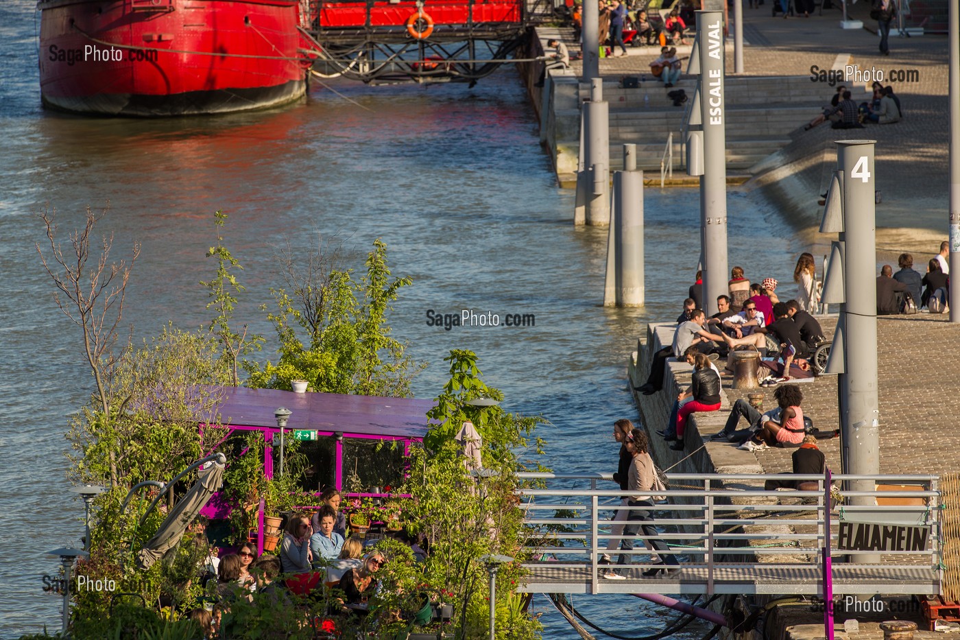 BATOFAR ET PENICHE EL ALAMEIN, BERGE DE LA SEINE, PORT DE LA GARE, 13EME ARRONDISSEMENT, PARIS, FRANCE 