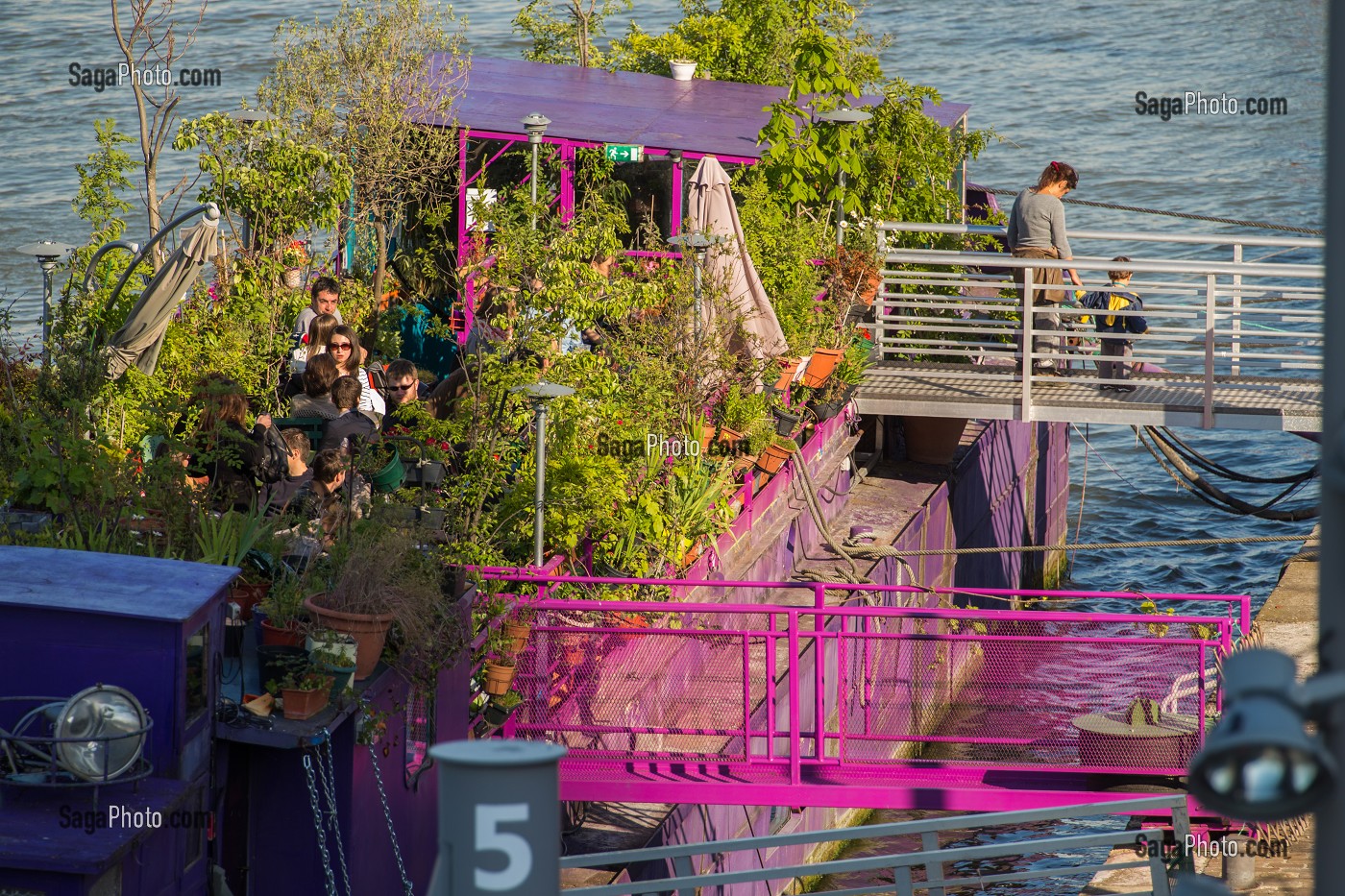 BATOFAR ET PENICHE EL ALAMEIN, BERGE DE LA SEINE, PORT DE LA GARE, 13EME ARRONDISSEMENT, PARIS, FRANCE 