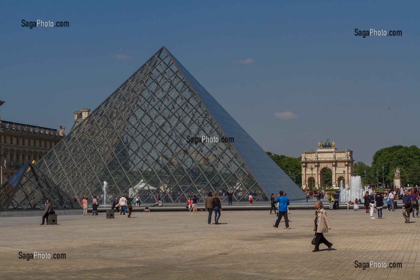 COUR CARREE DU LOUVRE, PYRAMIDE DU LOUVRE, MUSEE DU LOUVRE, 1ER ARRONDISSEMENT, PARIS, FRANCE 