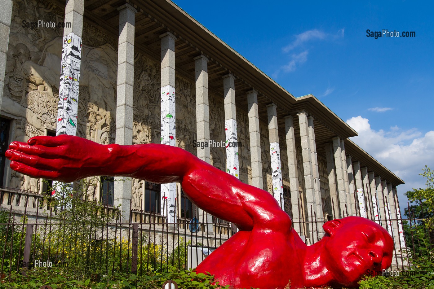 ‘DANS LE BONHEUR’, ARTISTE DIADJI DIOP, CITE NATIONALE DE L’HISTOIRE DE L’IMMIGRATION, PORTE DOREE, 12 EME ARRONDISSEMENT, PARIS, FRANCE 