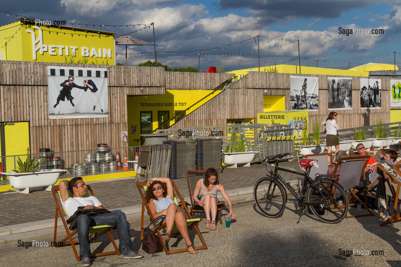 PETIT BAIN, SALLE DE CONCERT MAIS AUSSI RESTAURANT, ENTREPRISE D’INSERTION, COOPERATIVE, CLUB, PORT DE LA GARE, 13EME ARRONDISSEMENT, PARIS, FRANCE 