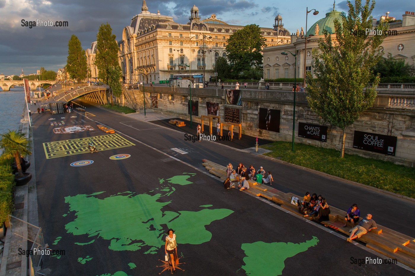 MAPPEMONDE SUR LES BERGES DE SEINE AMENAGEMENT URBAIN SUR LA RIVE DROITE ET RIVE GAUCHE POUR CREER DES ESPACES D’ACTIVITES ET DE LOISIRS, MUSEE D’ORSAY, 7 EME ARRONDISSEMENT, PARIS, FRANCE 