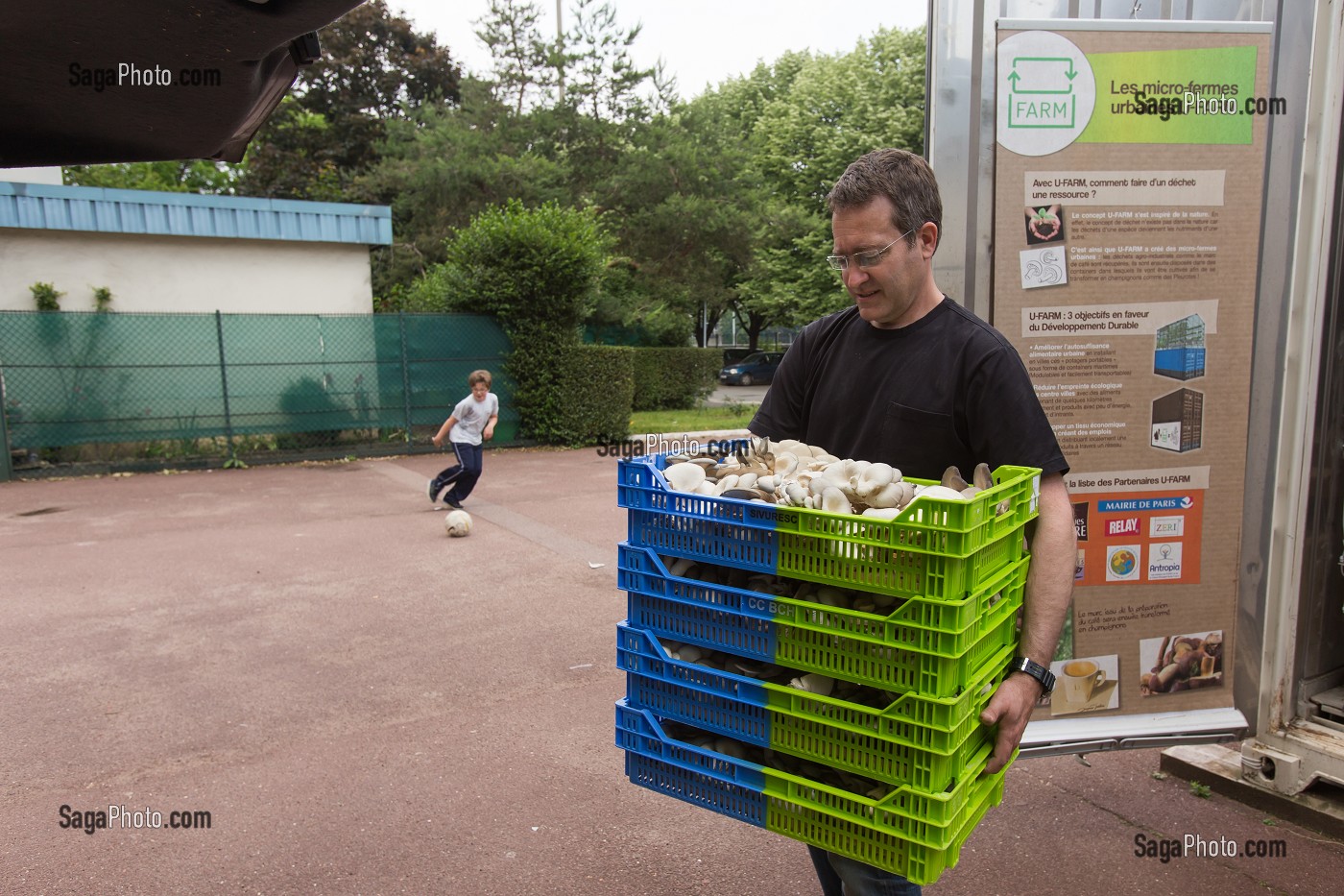 CEDRIC PECHARD INGENIEUR AGRONOME, INITIATEUR DU PROJET DE MICRO-FERME URBAINE U-FARM, PRODUCTION DE PLEUROTES URBAINE  PARIS (75), FRANCE 