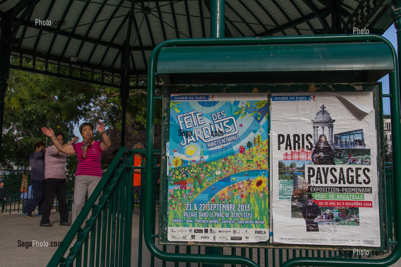 SEANCE DE TAI CHI, SQUARE DU TEMPLE, 3EME ARRONDISSEMENT, PARIS (75), ILE-DE-FRANCE, FRANCE 