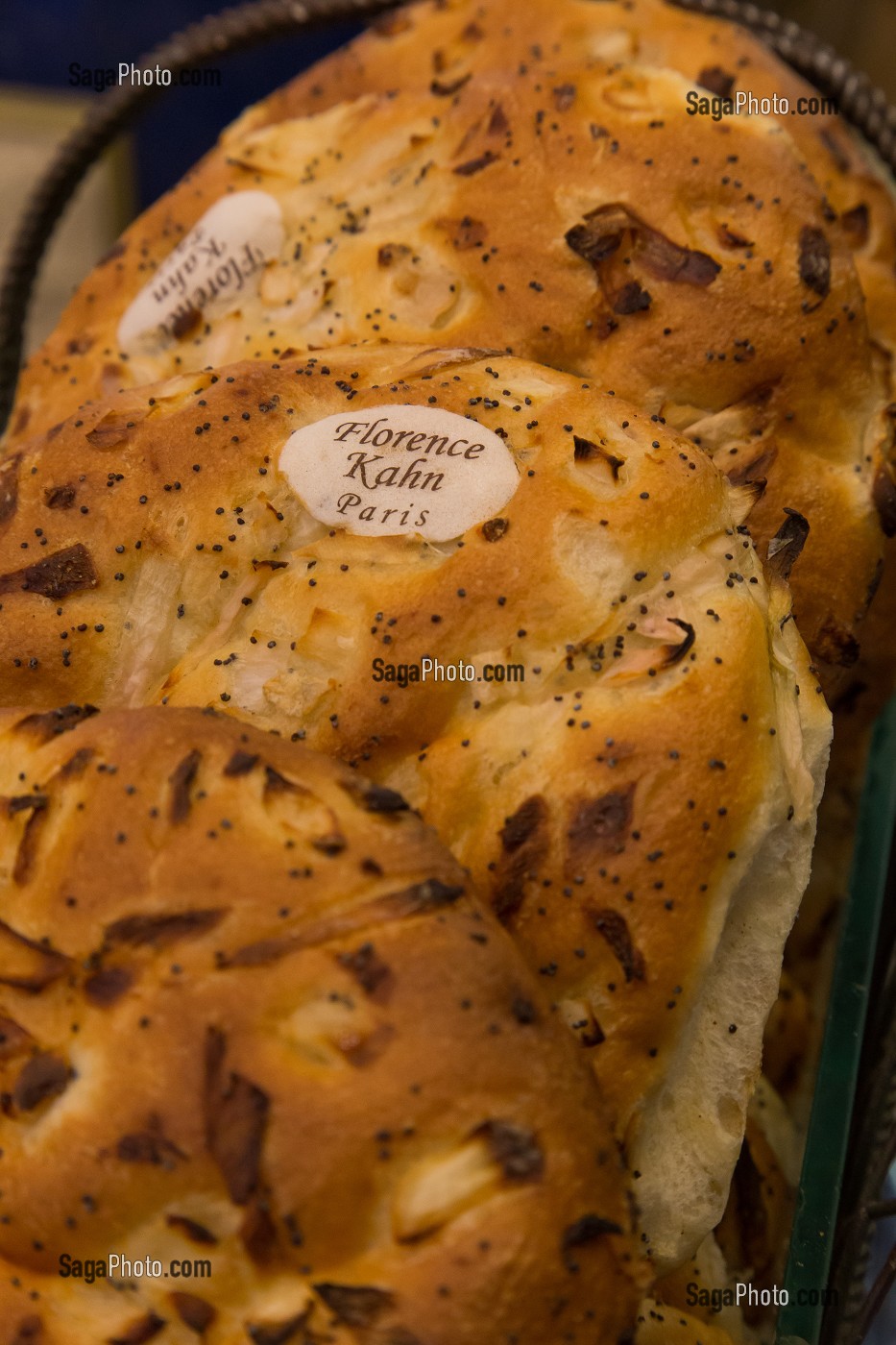 FLORENCE KAHN, BOUTIQUE FLORENCE KAHN, PAIN AUX OIGNONS, SPECIALITE YIDDISH, CUISINE JUIVE, 4EME ARRONDISSEMENT, PARIS (75), ILE-DE-FRANCE, FRANCE 
