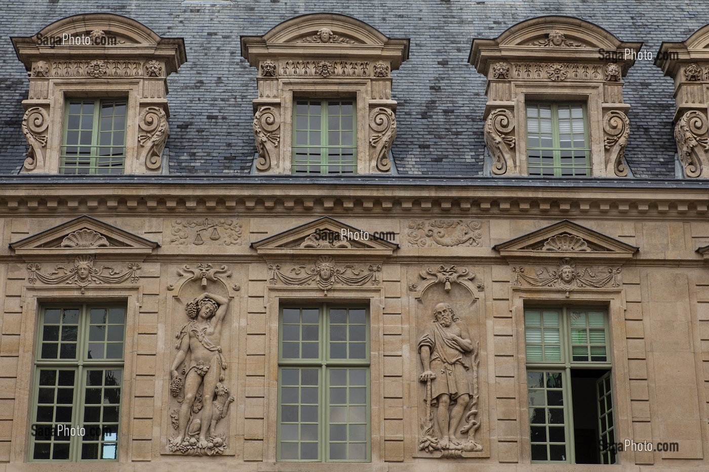 L'HOTEL DE SULLY EST UN HOTEL PARTICULIER DE STYLE LOUIS XIII DANS LE QUARTIER DU MARAIS, IL ABRITE LE CENTRE DES MONUMENTS NATIONAUX, 4EME ARRONDISSEMENT, PARIS (75), ILE-DE-FRANCE, FRANCE 